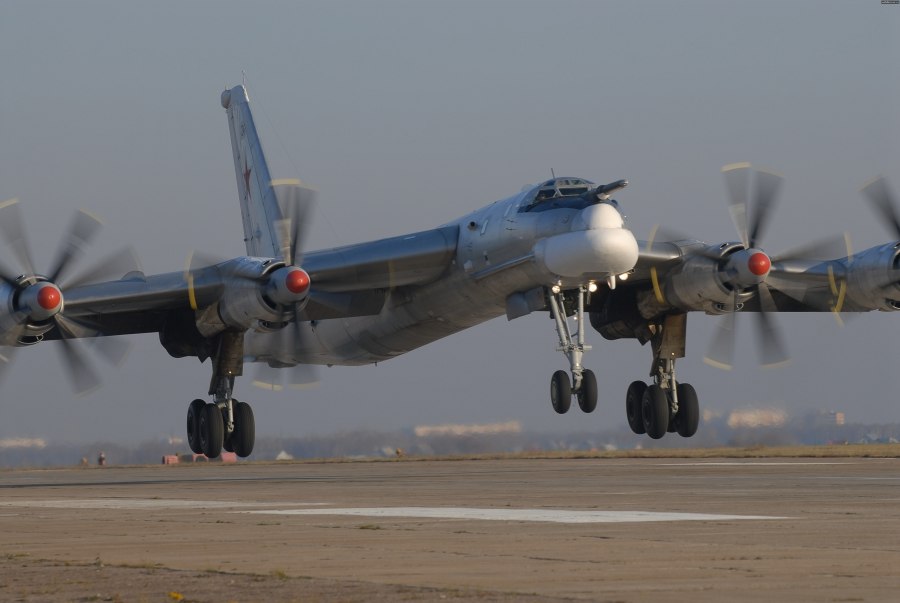 Советский стратегический бомбардировщик ту-95