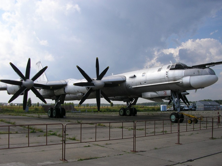 Турбовинтовой бомбардировщик ту 95