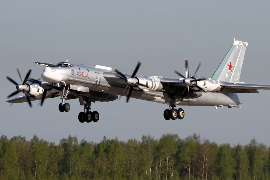 Стратегический турбовинтовой бомбардировщик ту-95мс