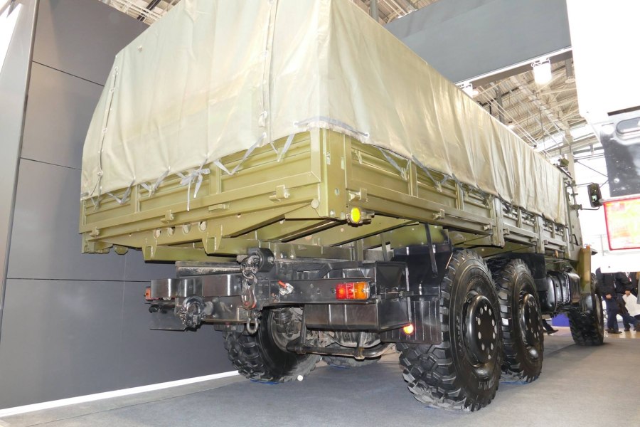 Урал 63708 8х8