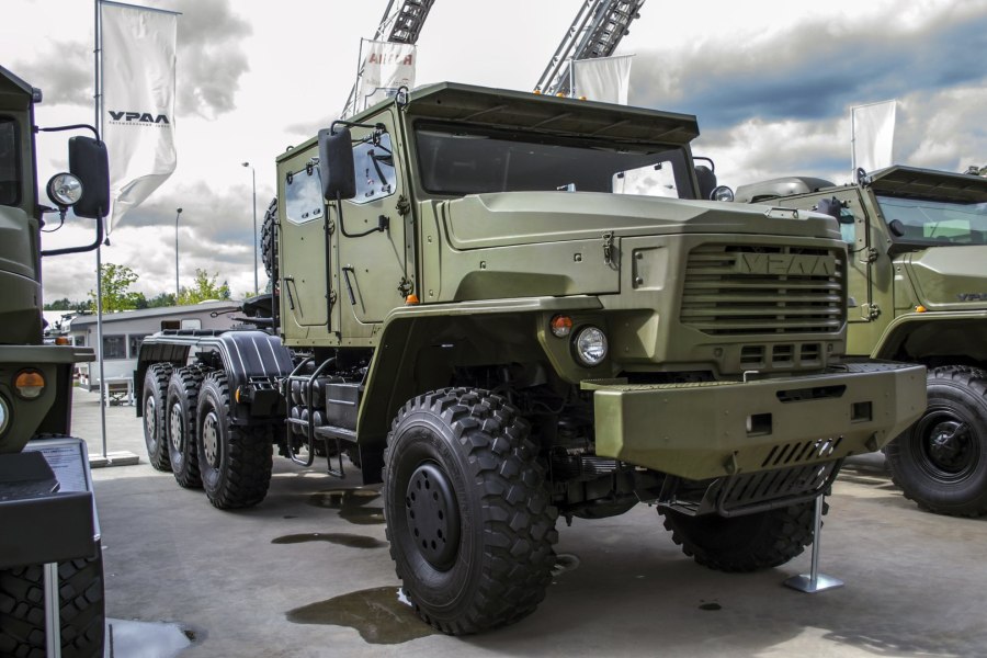 Тягач танковоз Урал 6308