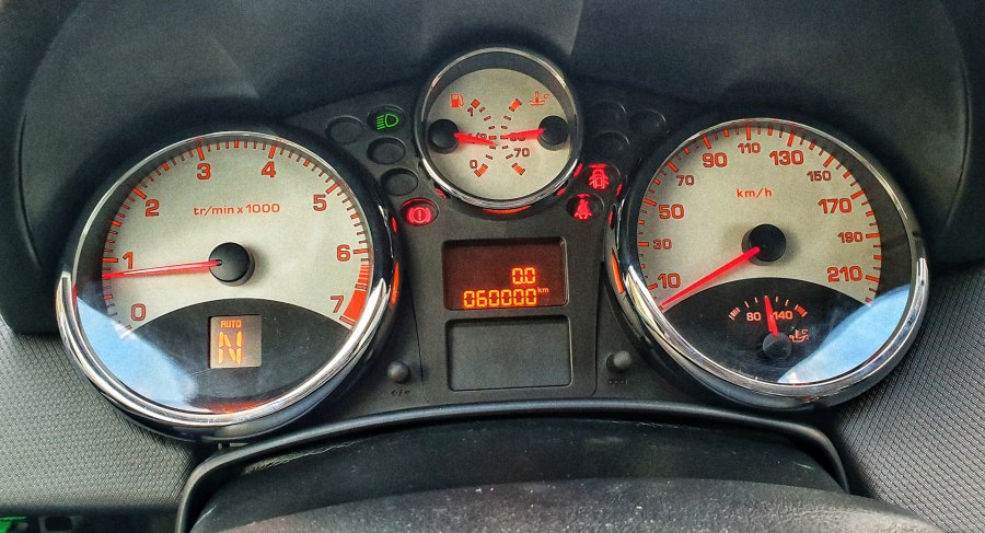 Щиток приборов Peugeot 207 RC