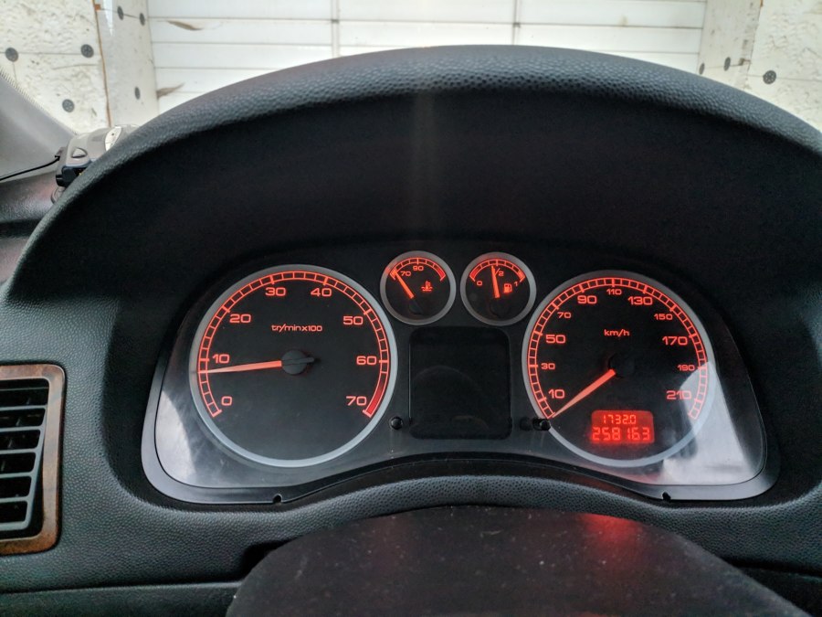 Peugeot 207 приборная панель