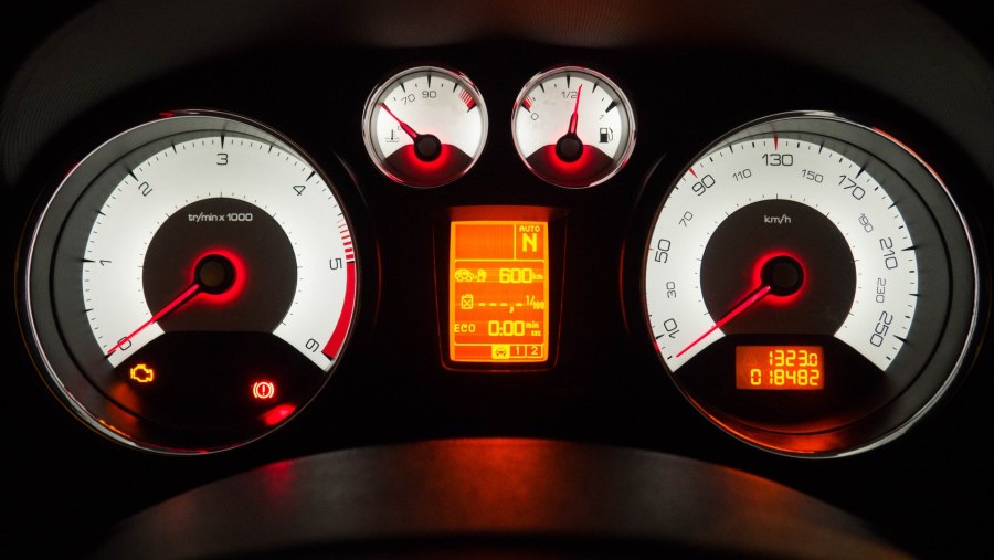 Peugeot 207 приборная панель