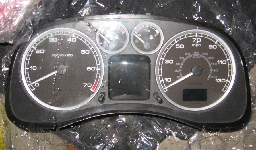Peugeot 408 приборная панель