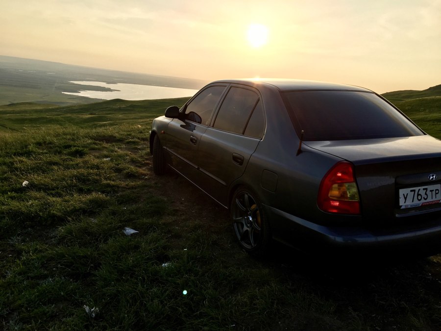 Hyundai Accent на природе