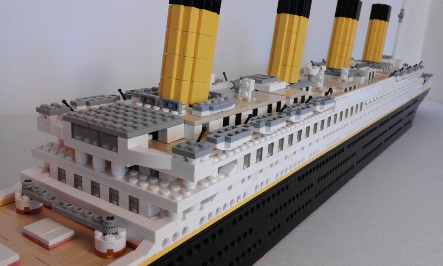 LEGO Титаник тонет