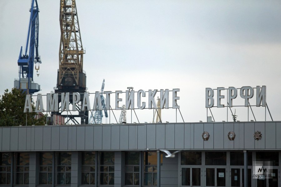 Берег Невы верфи Санкт-Петербург