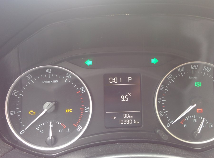 Skoda Octavia 1.6 приборная панель