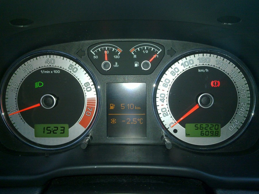 Skoda Fabia 2 приборная панель