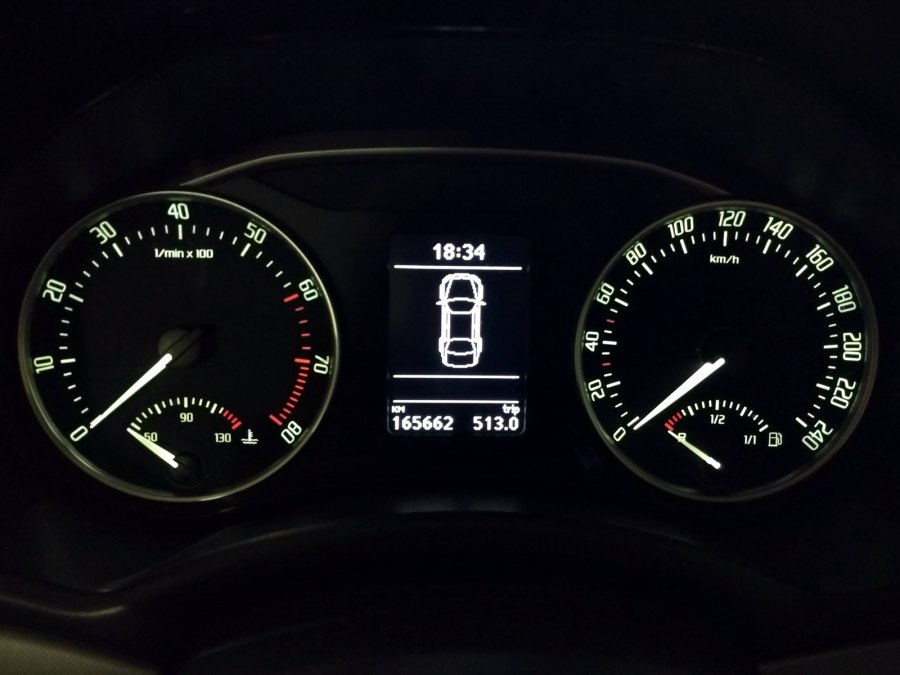 Лампочка чек Шкода Октавия 2002 года