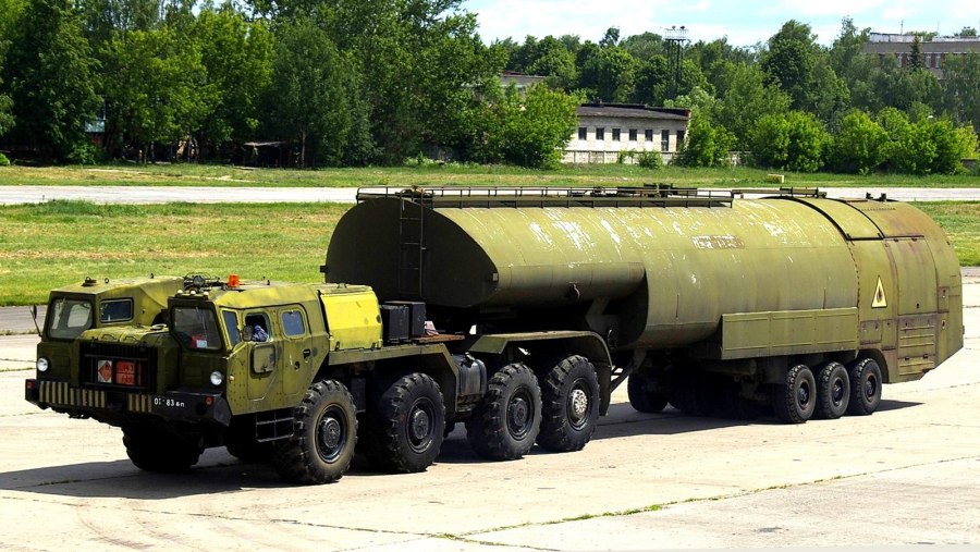 МАЗ военный тягач 543