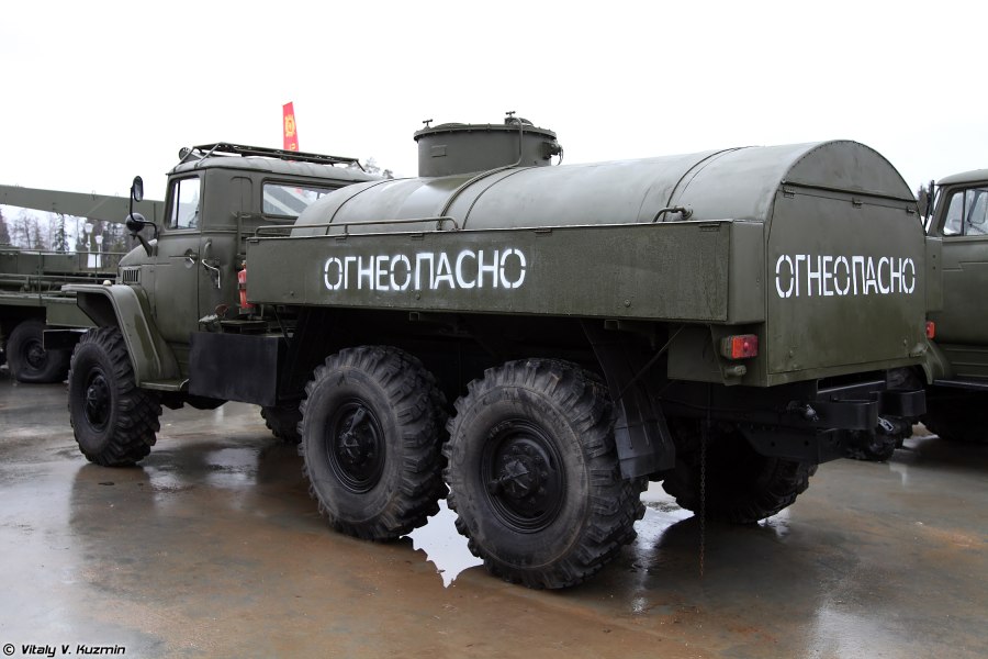 Урал 4320 АЦ 5.5 топливозаправщик