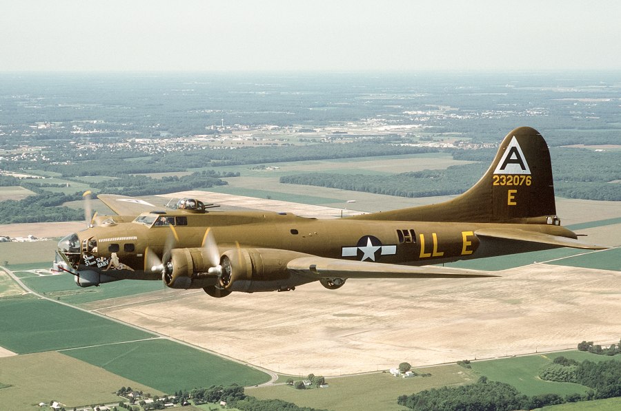 Бомбардировщик США B-17