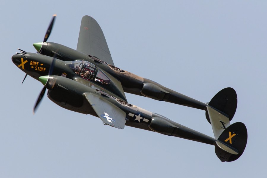 Самолёт p-38 Lightning