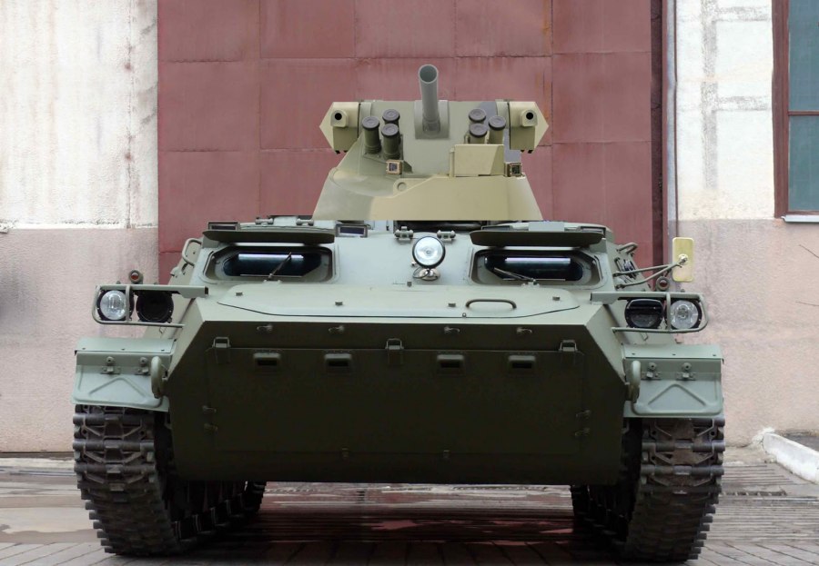 Военный тягач МТ - ЛБ.
