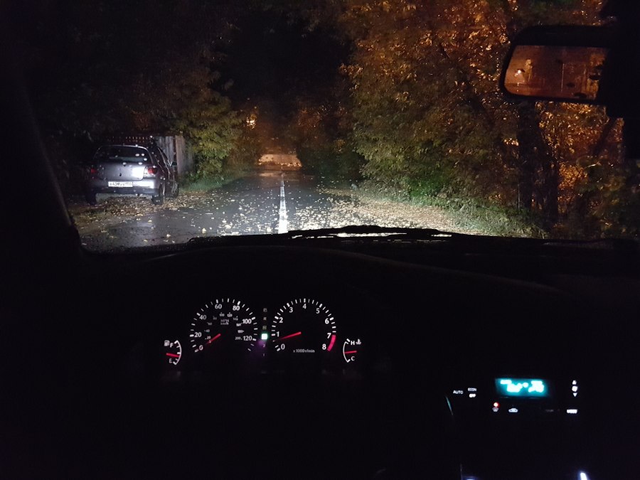 В машине ночью зимой