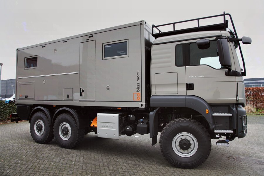 Внедорожный автодом man 8x8