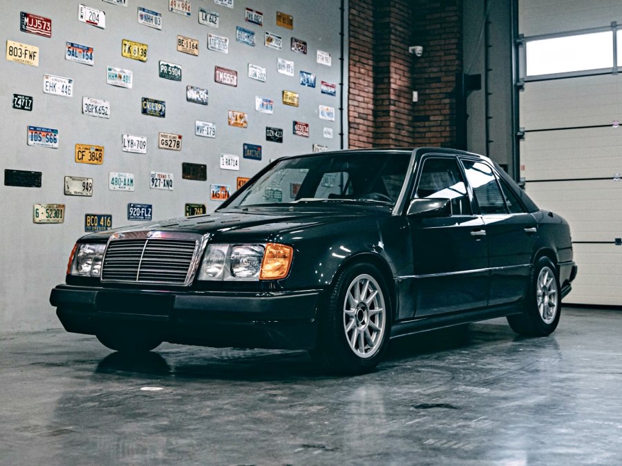 Мерседес 124 AMG