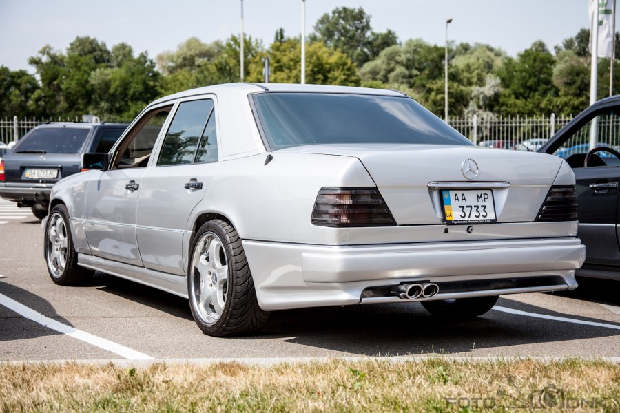 Мерседес Бенц 124 AMG