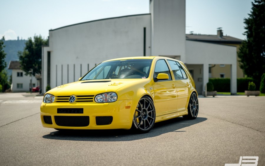 Volkswagen Golf r32 mk4 Tuning белый