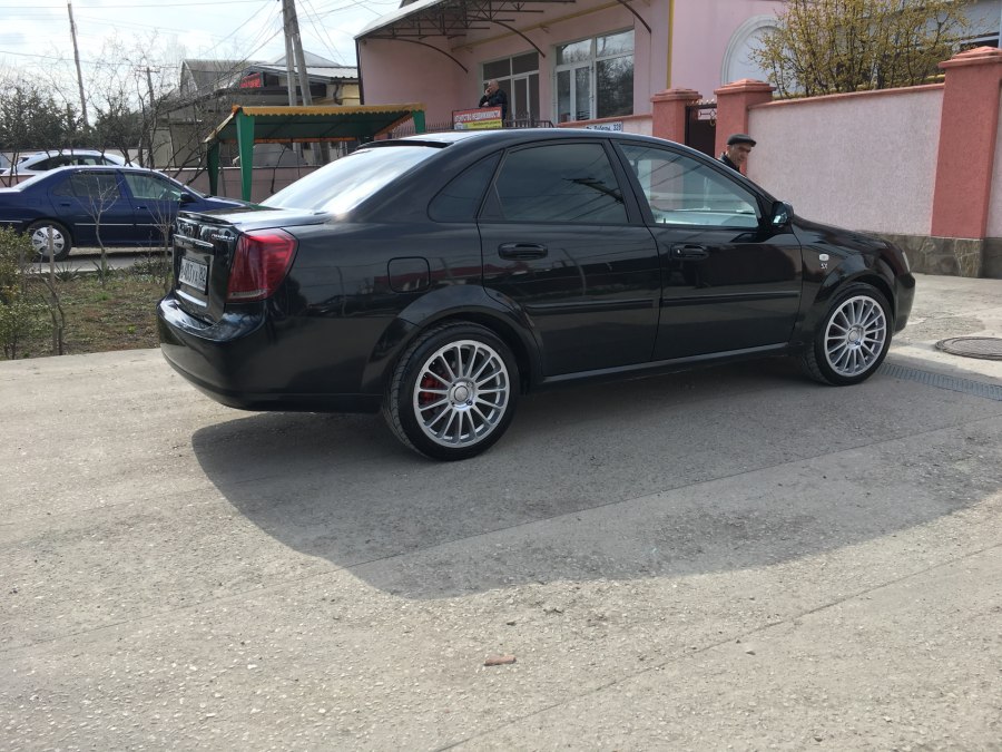 Шевроле Лачетти чёрная r 17