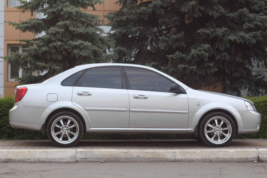 Chevrolet Lacetti хэтчбек r17