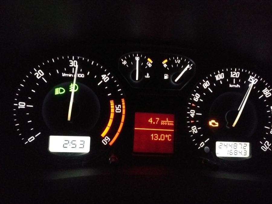 Skoda Rapid приборка