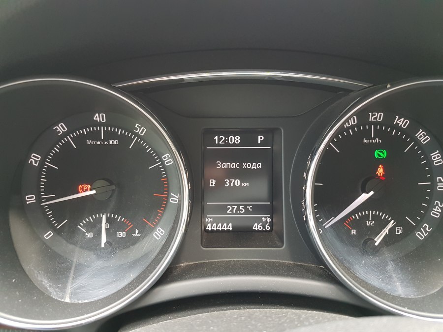 Skoda Superb 2004 приборка