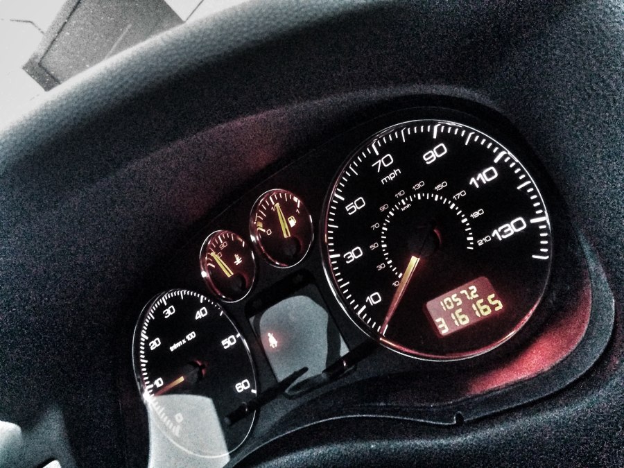 Peugeot 308 спидометр