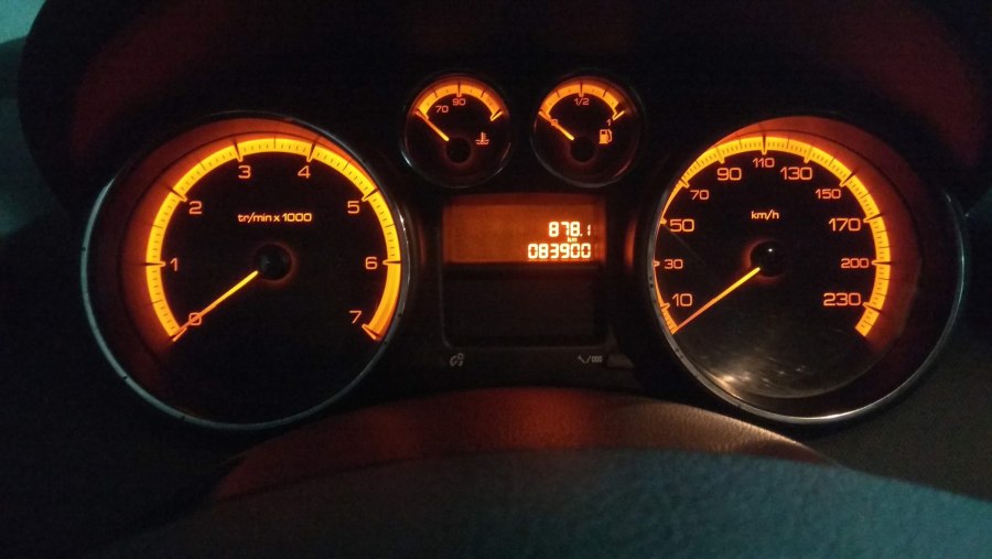 Пежо 307 св 1.6 ХДИ панель приборов