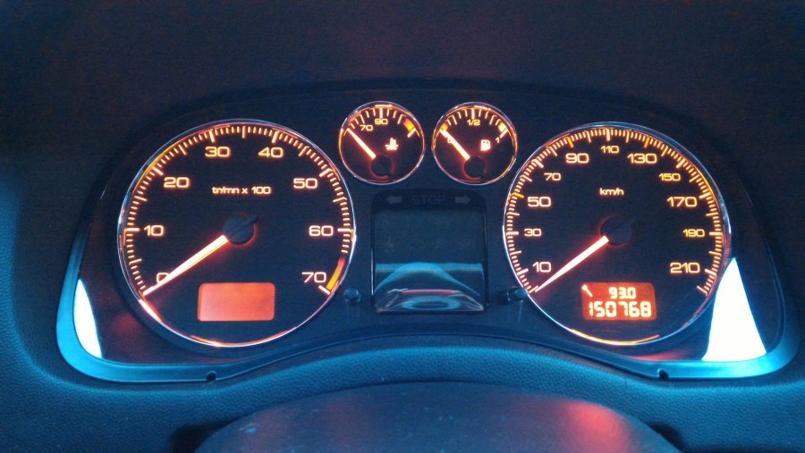 Peugeot 207 приборная панель