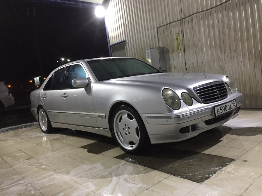 Мерседес очкарик 210