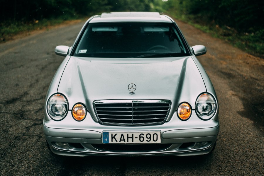 Mercedes очкарик e210