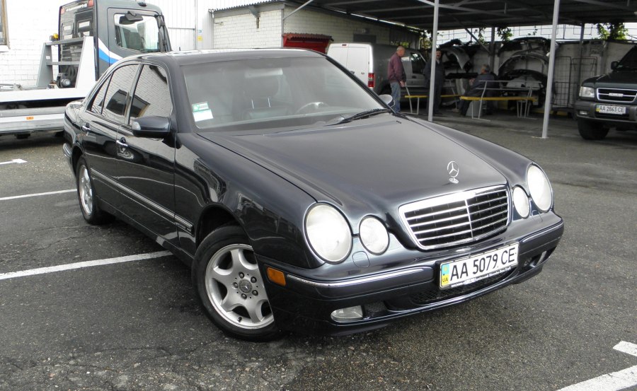 Mercedes е очкарик w210