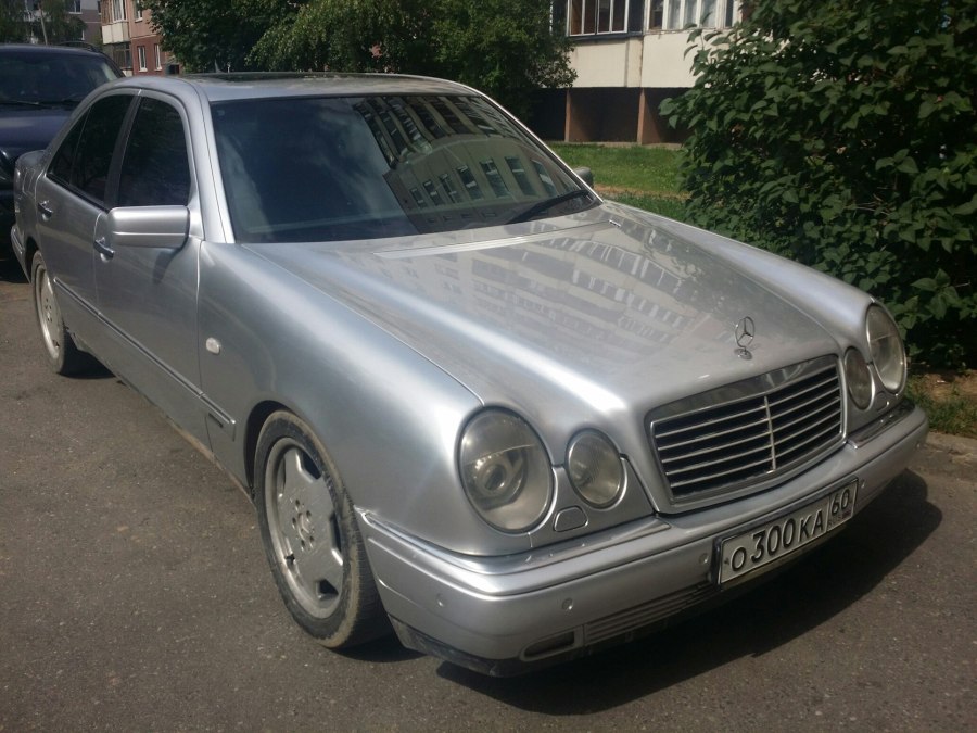 Мерседес Бенц 210