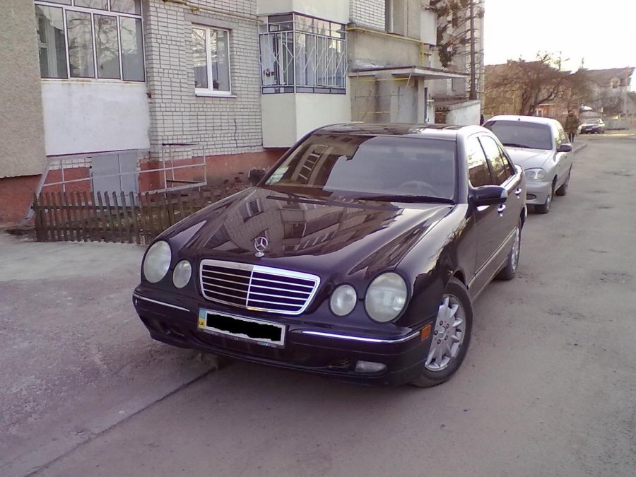 Mercedes-Benz w208