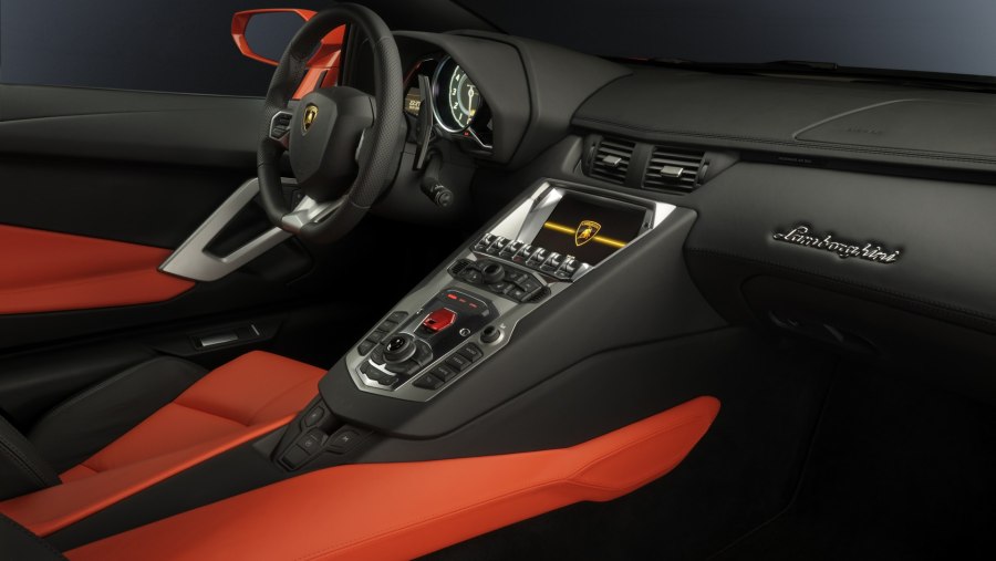 Lamborghini Aventador салон