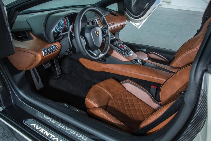 Lamborghini Aventador s салон