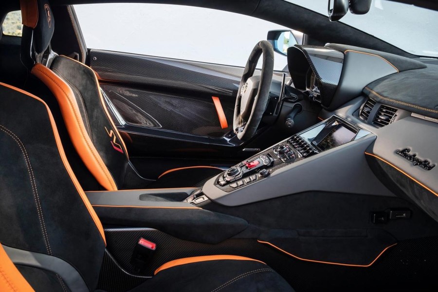 Lamborghini Aventador салон