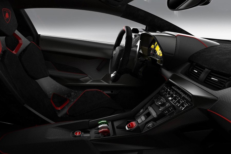 Lamborghini Aventador s салон