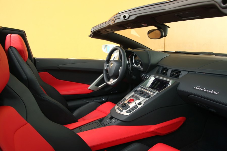 Lamborghini Aventador 2011 салон