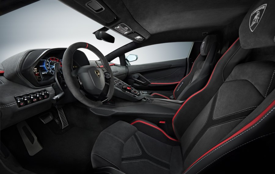 Lamborghini Aventador s Roadster салон