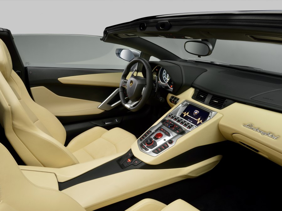 Lamborghini Aventador 2021 салон
