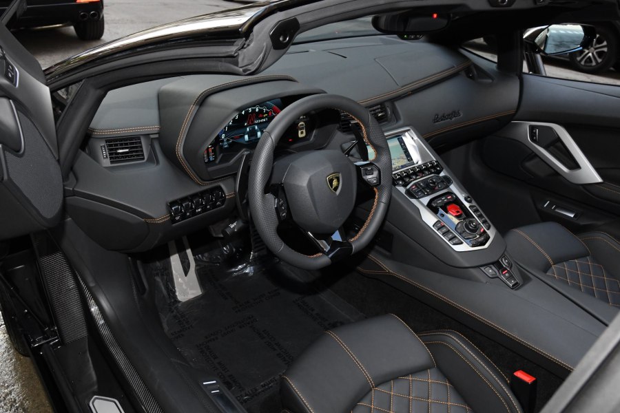 Lamborghini Aventador s салон