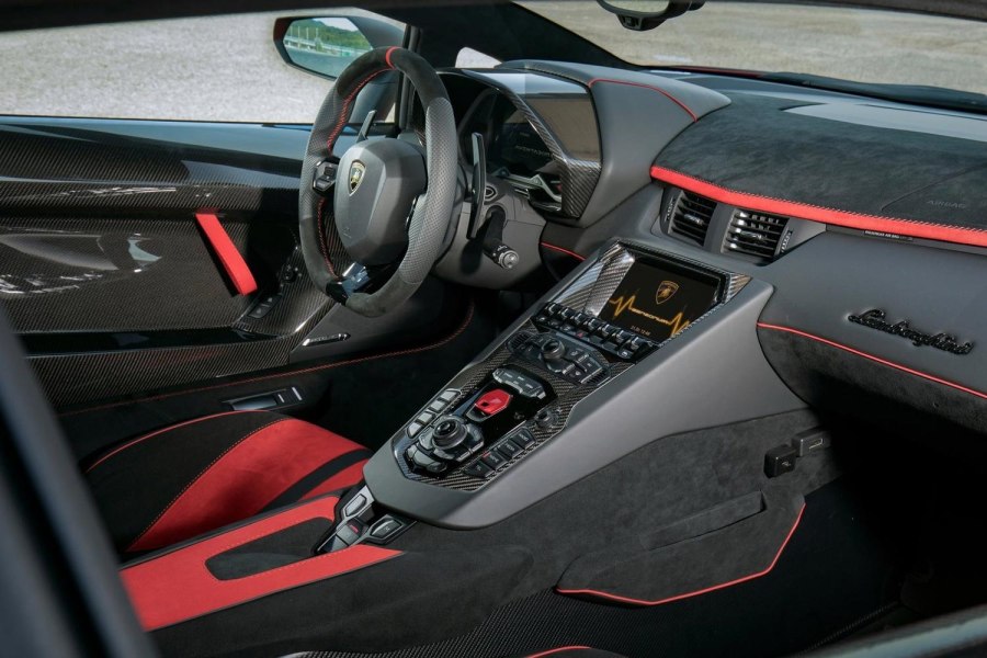 Lamborghini Aventador s салон