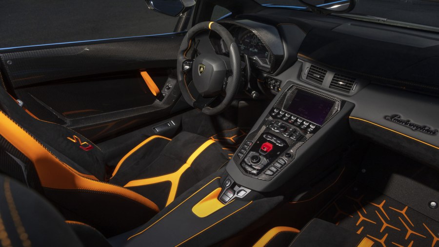 Lamborghini Aventador s салон