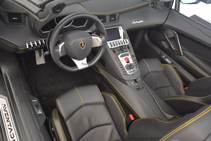 Lamborghini Aventador 2019 салон