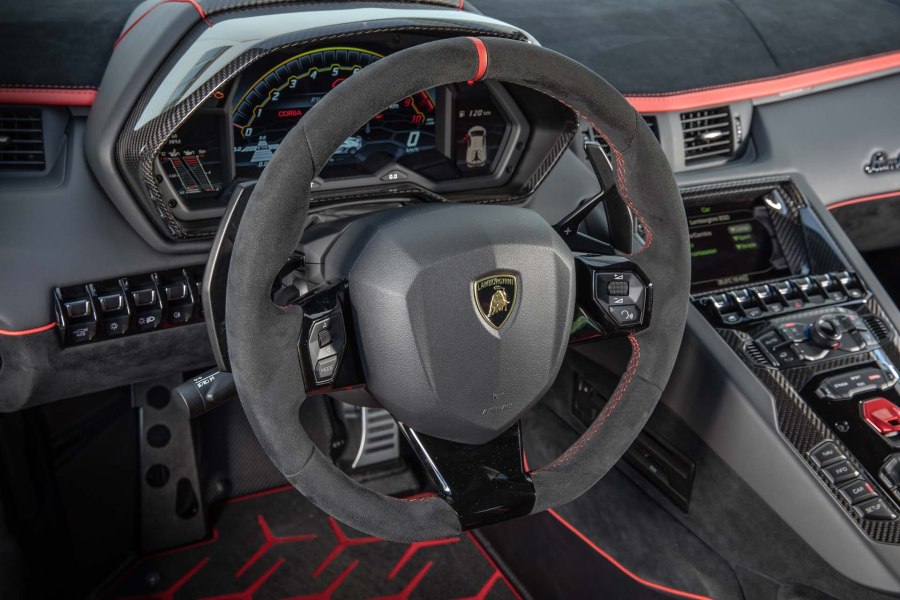 Lamborghini Aventador lp700 черный салон