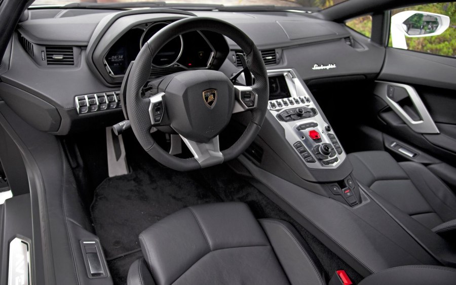 Lamborghini Aventador 2021 салон